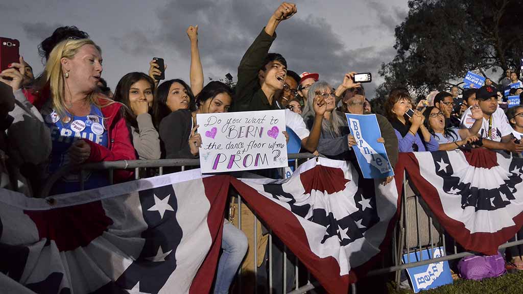Bernie Sanders Rally Goes Silent Amid Medical Emergency