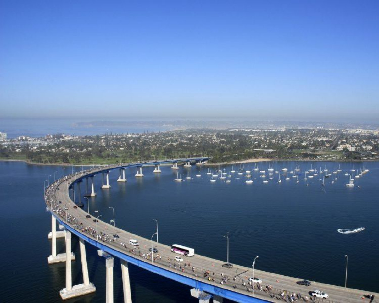 La Comisi&oacute;n Costera aprueba una barrera de malla de acero para prevenir suicidios en el puente Coronado