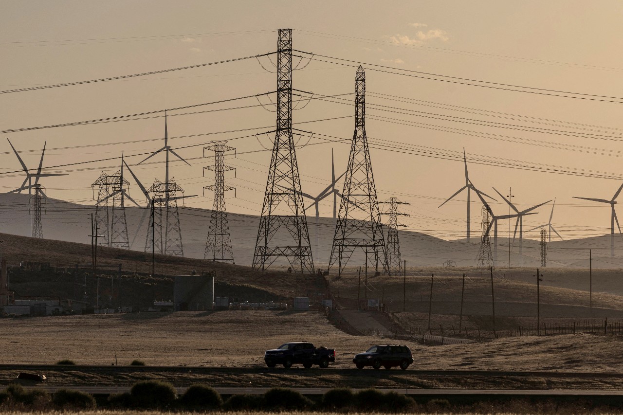 California restringe los cortes de servicios públicos mientras una ola de calor peligrosa se extiende por el estado California restringe los cortes de servicios públicos mientras una ola de calor peligrosa se extiende por el estado