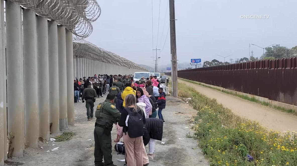 Migrants at border