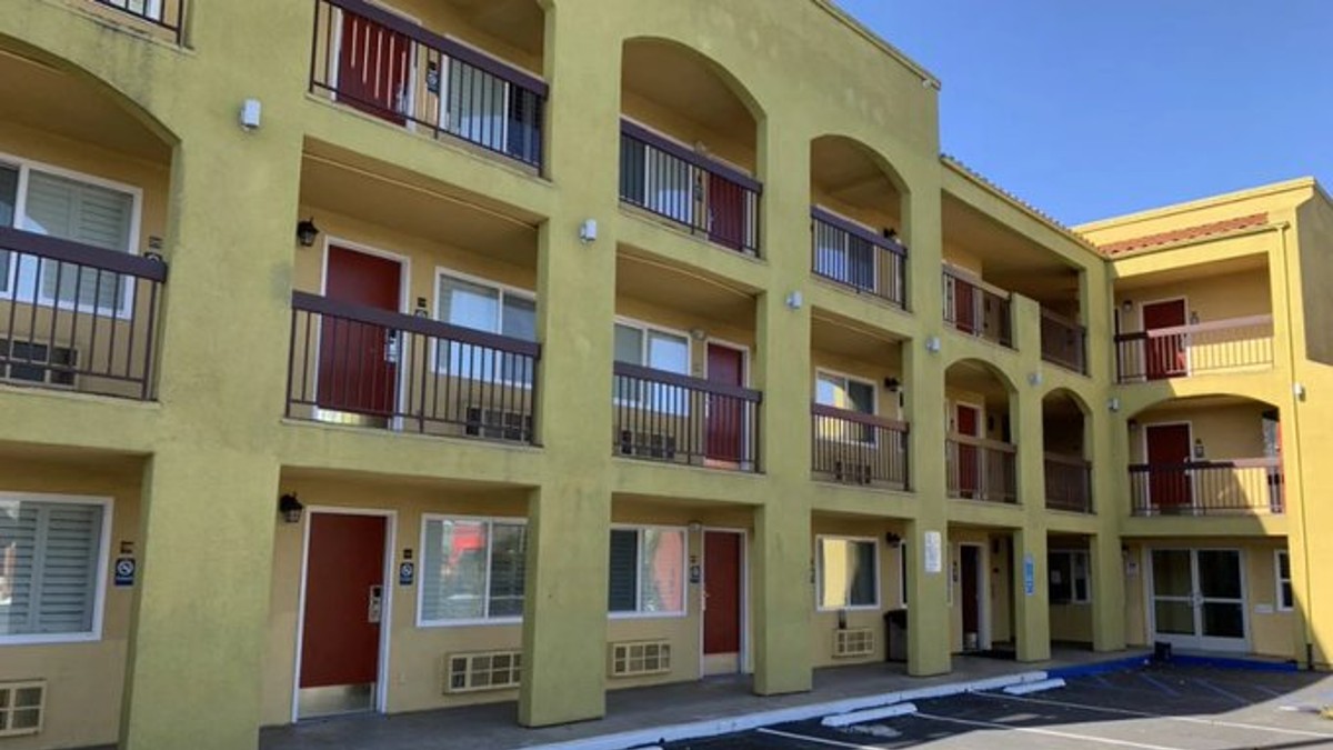 Motel Turned Shelter to Serve 42 Unhoused Families Opens in Barrio