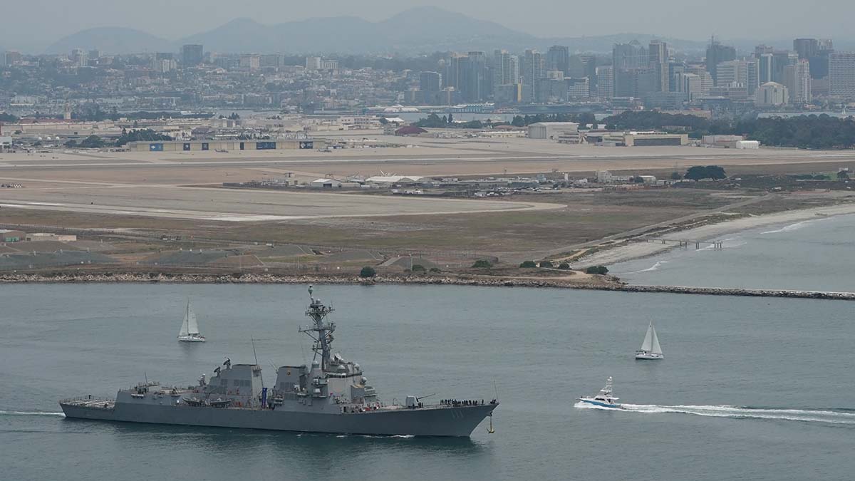 San Diego-based USS Spruance &lsquo;blows hole&rsquo; in Iranian ship, Marines take control