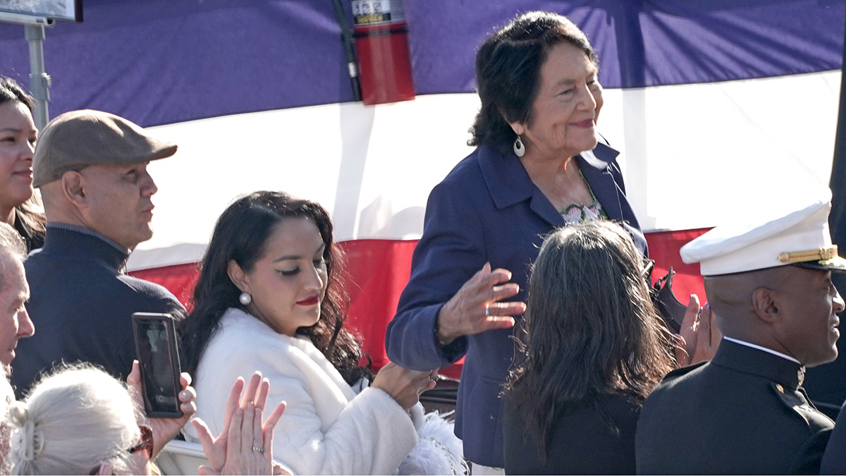 ‘Nunca es tarde para hablar’, dicen  políticos latinos en el caso de Dolores Huerta