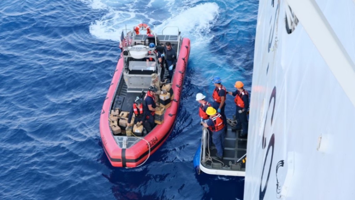 Coast Guard Crew Offloads Over 33,000 Pounds of Seized Cocaine in San Diego - Vimarsana News