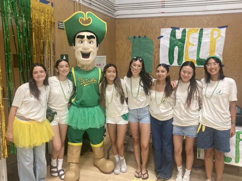 Patrick Henry High School Link Crew helps new students learn the ropes&nbsp;