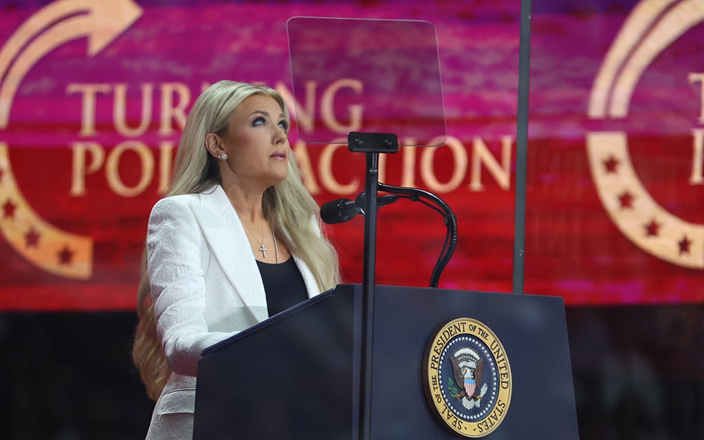 Sinclair reverses course, brings ‘Jimmy Kimmel Live!’ back to affiliates Sinclair reverses course, brings ‘Jimmy Kimmel Live!’ back to affiliates