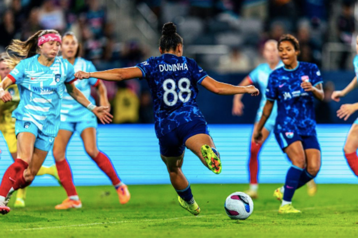 Wave secures playoff spot, sinks Chicago in 6-1 onslaught