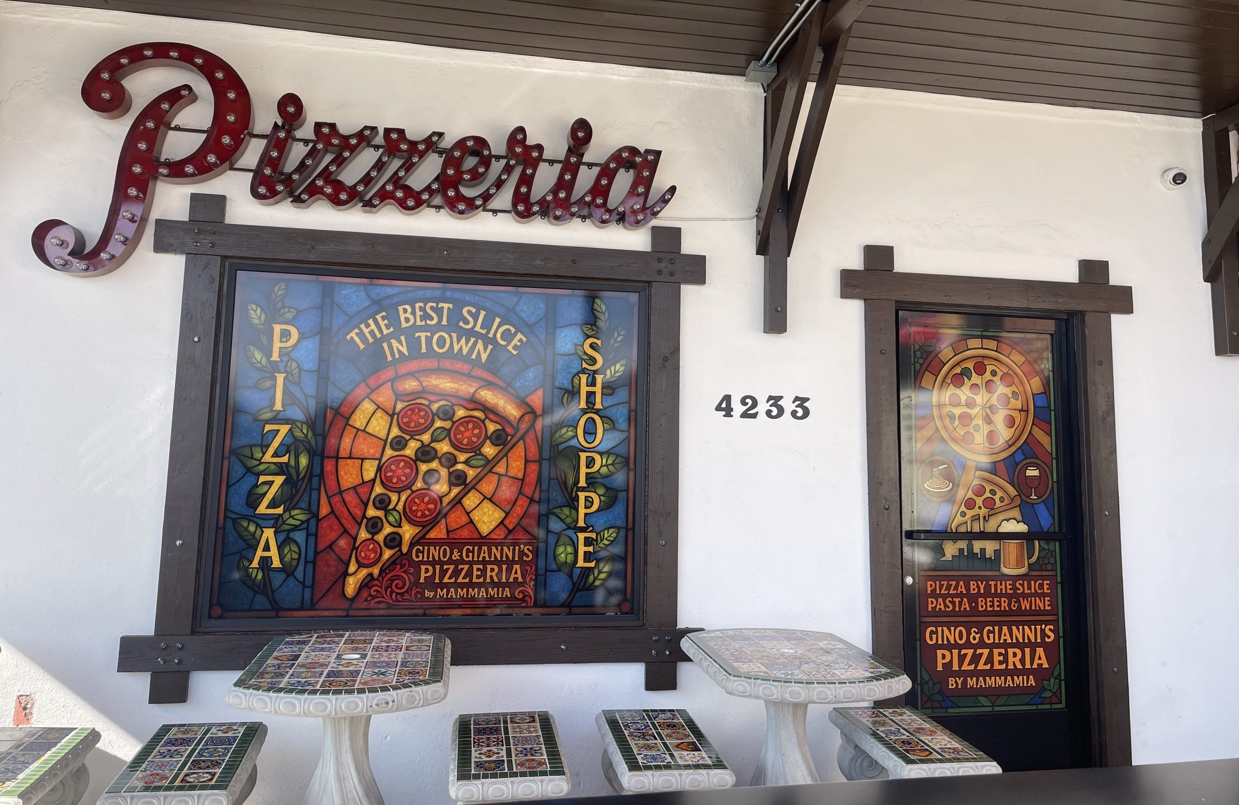 La Mesa&rsquo;s Gino & Gianni&rsquo;s Pizzeria: Filling stomachs and hearts