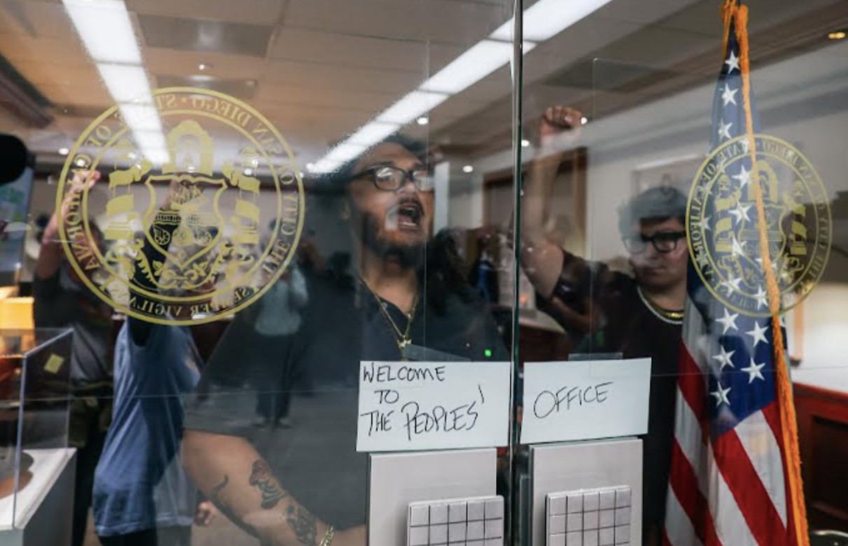 Activists barricade themselves inside Mayor Gloria&rsquo;s office, demand action on ICE