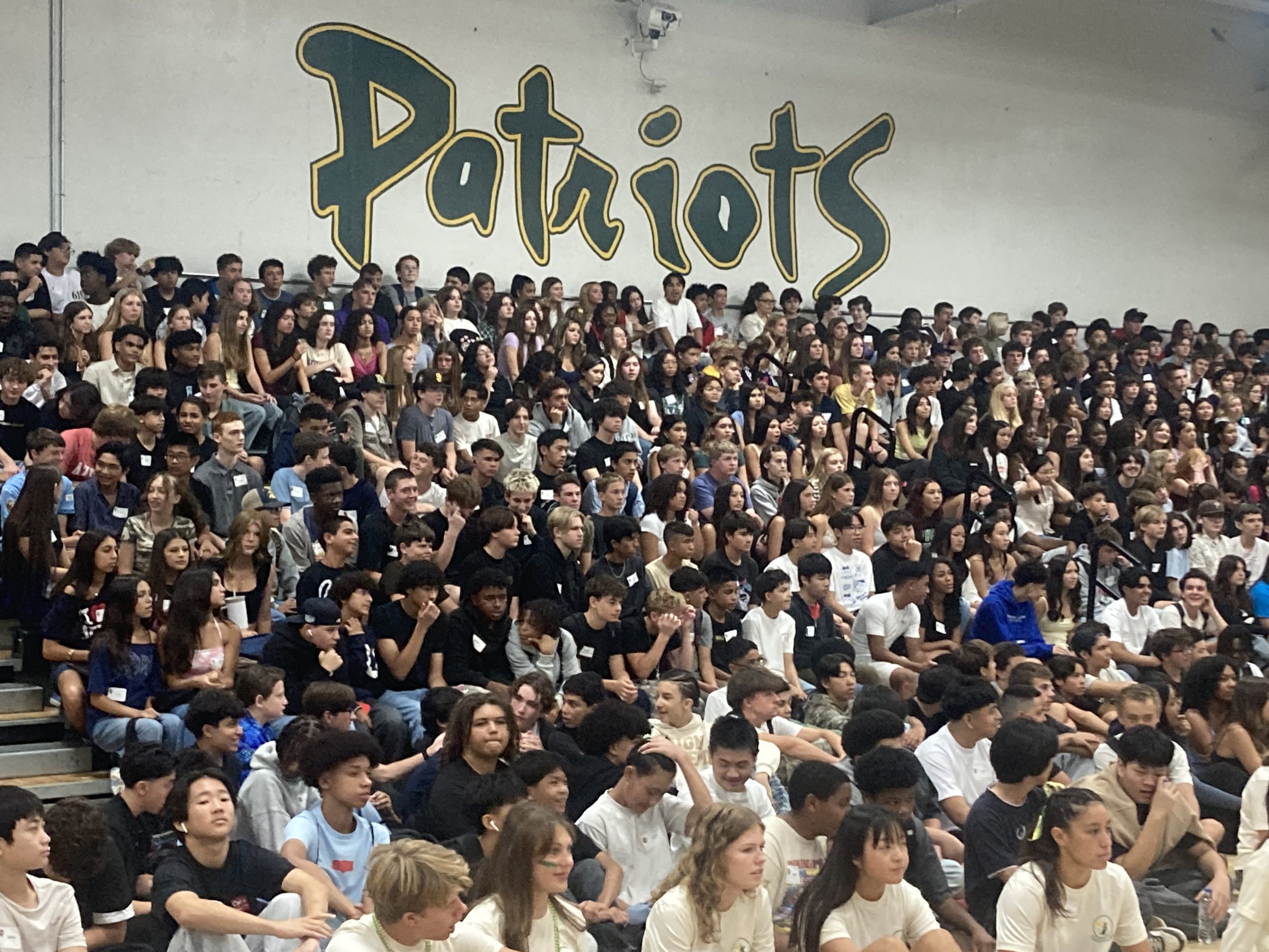 Patrick Henry High School clubs have taste, raise money Patrick Henry High School clubs have taste, raise money