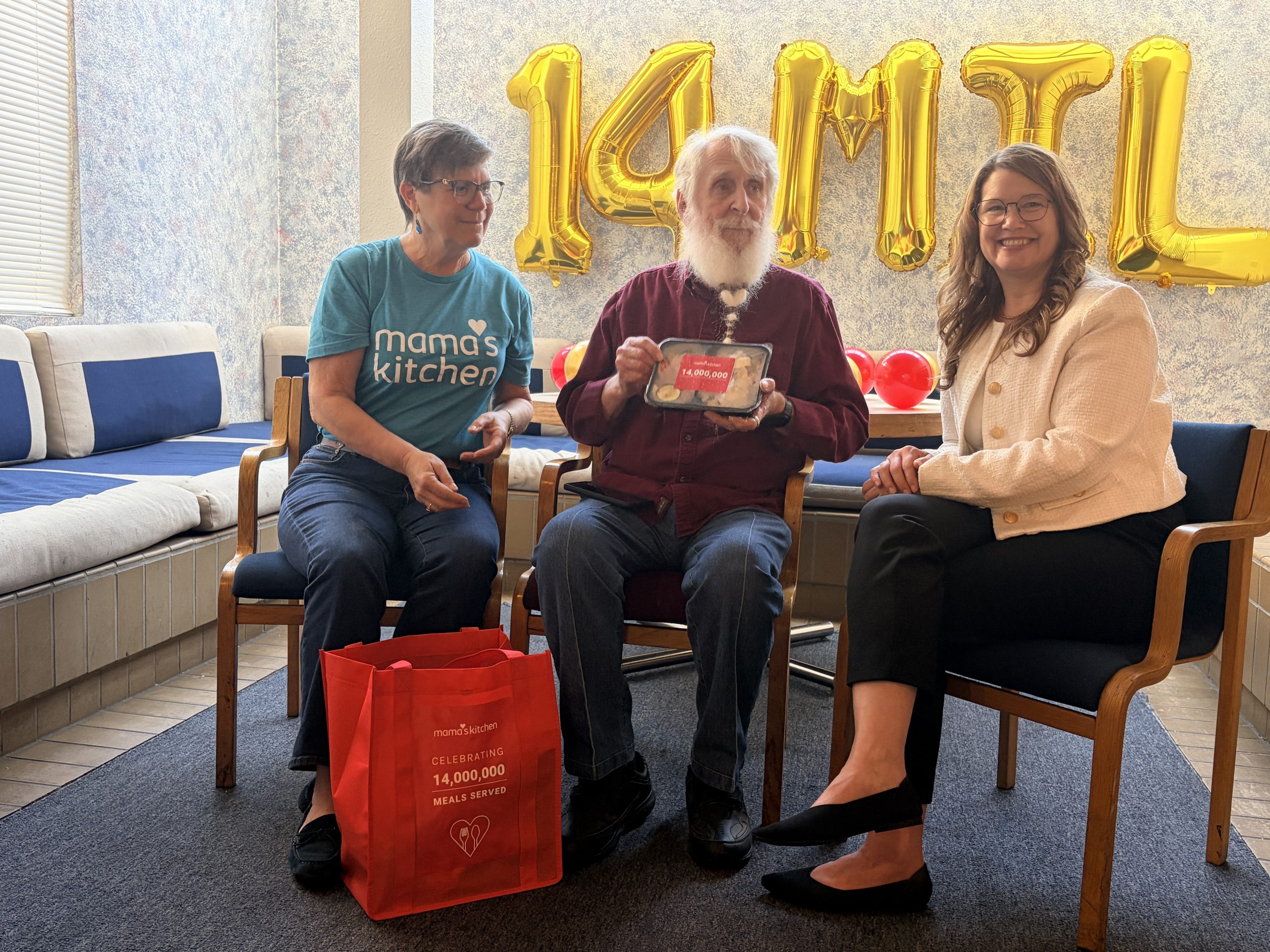 Mama’s Kitchen alcanza los 14 millones de comidas con una entrega a un veterano de Vietnam en Chula Vista