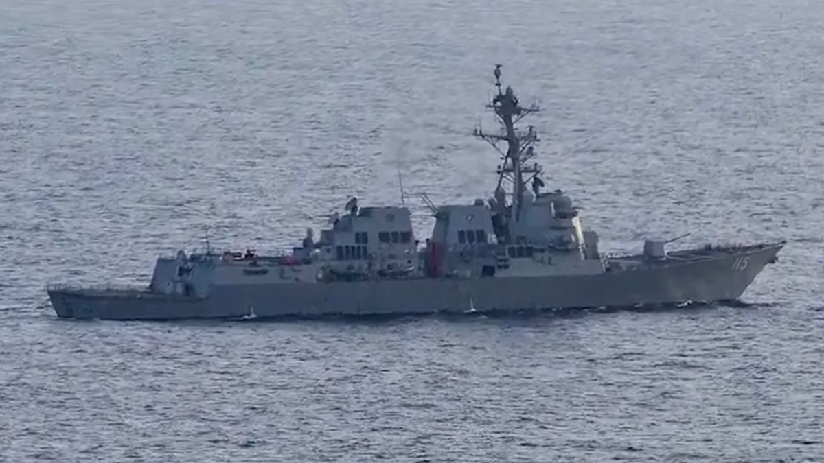 Video: Navy guided-missile destroyers threaten to board Iran-bound ships Video: Navy guided-missile destroyers threaten to board Iran-bound ships