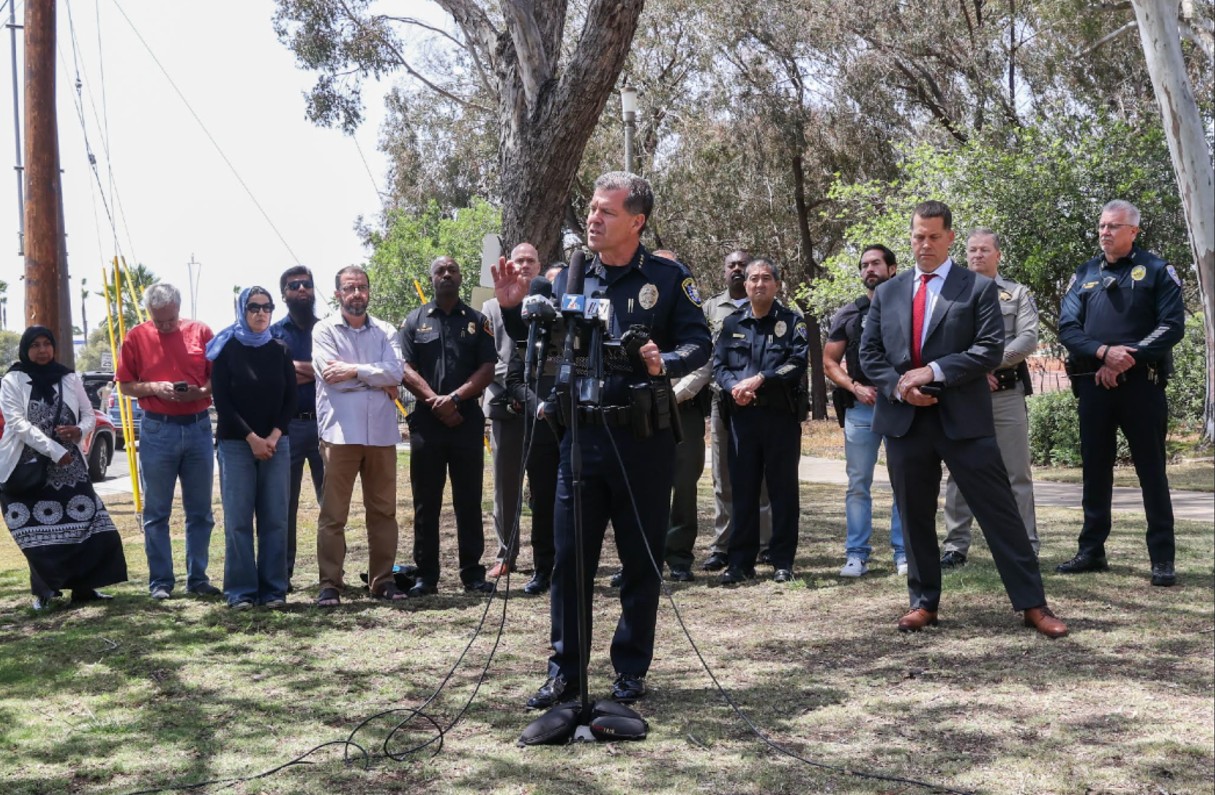 SDPD: Cinco muertos &mdash;tres v&iacute;ctimas y dos sospechosos adolescentes&mdash; en tiroteo en el Centro Isl&aacute;mico de San Diego