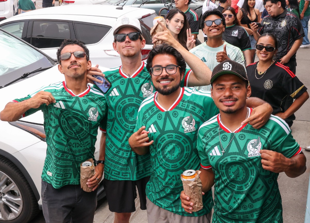 Fans live, carry, share fútbol in Mexico. They rallied around their team’s World Cup win in a borderland celebration Fans live, carry, share fútbol in Mexico. They rallied around their team’s World Cup win in a borderland celebration