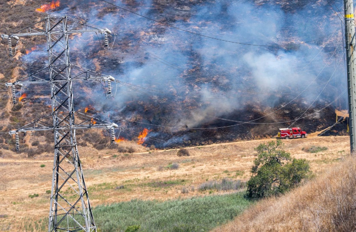 65-acre brush fire in Sorrento Valley prompts multiple evacuations