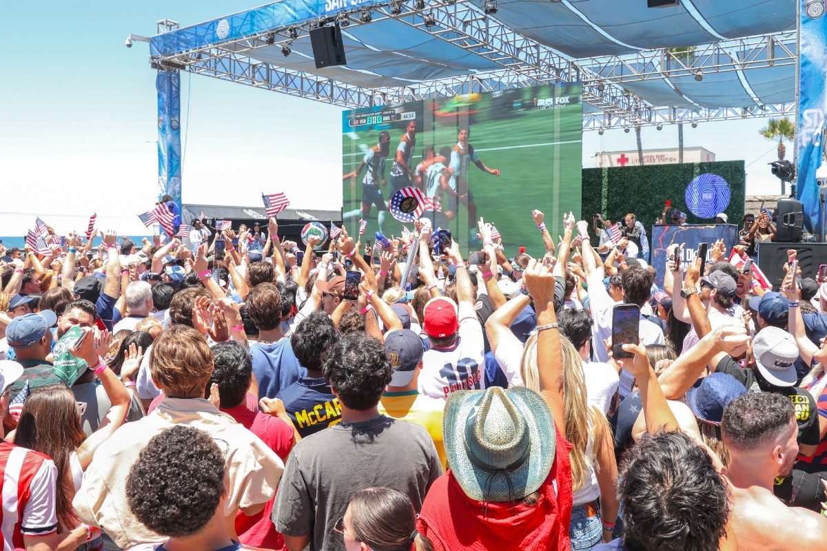 Riding a sea of Stars and Stripes, Mission Beach rallies behind Team USA for World Cup Riding a sea of Stars and Stripes, Mission Beach rallies behind Team USA for World Cup