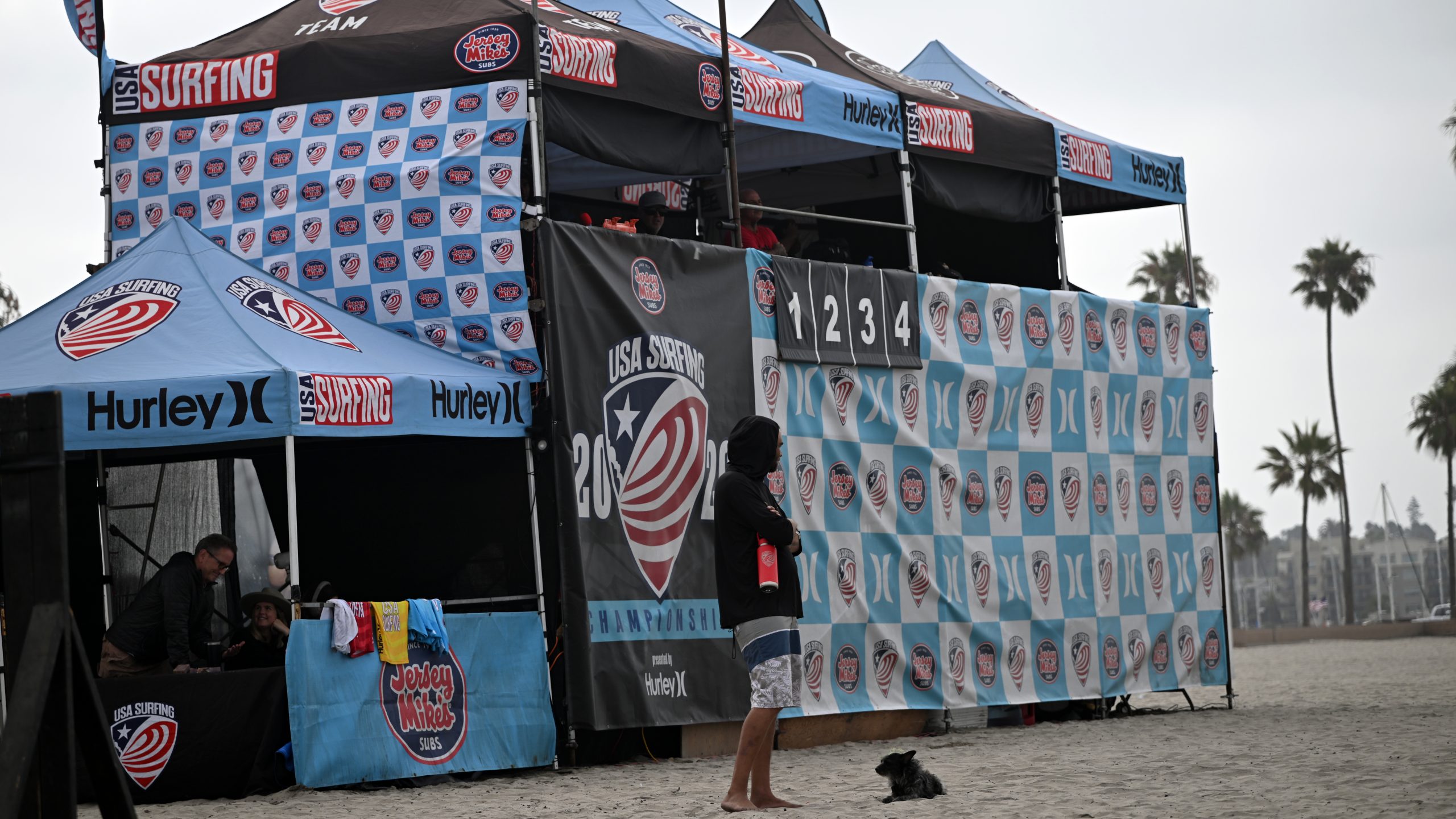 Aficionados y familias acuden a Oceanside para las finales de USA Surfing
