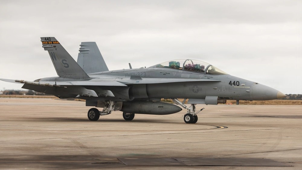 Pilot safe after Miramar F/A-18 Hornet crashes during training near Seattle