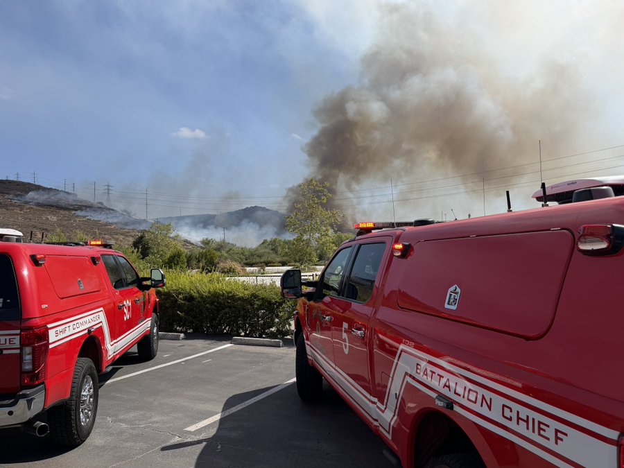40-acre brush fire in Sorrento Valley prompts evacuations