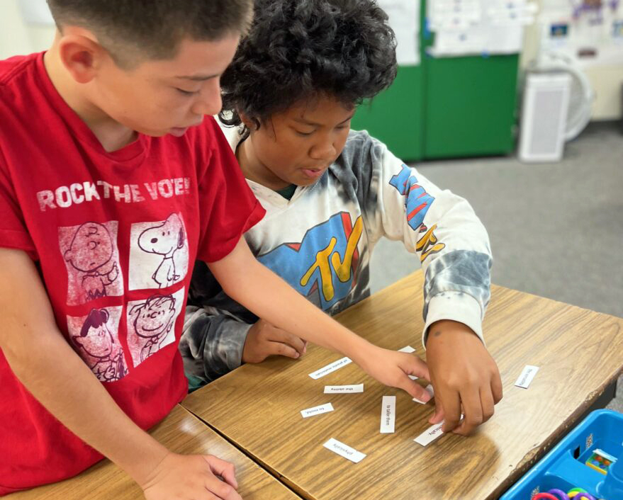 Muchos estudiantes de California siguen clasificados como aprendices de inglés pese a demostrar fluidez en exámenes Muchos estudiantes de California siguen clasificados como aprendices de inglés pese a demostrar fluidez en exámenes