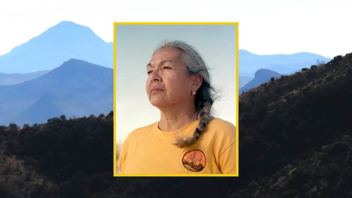 La vocaci&oacute;n de Adriana Carillo es encontrar migrantes perdidos en el desierto