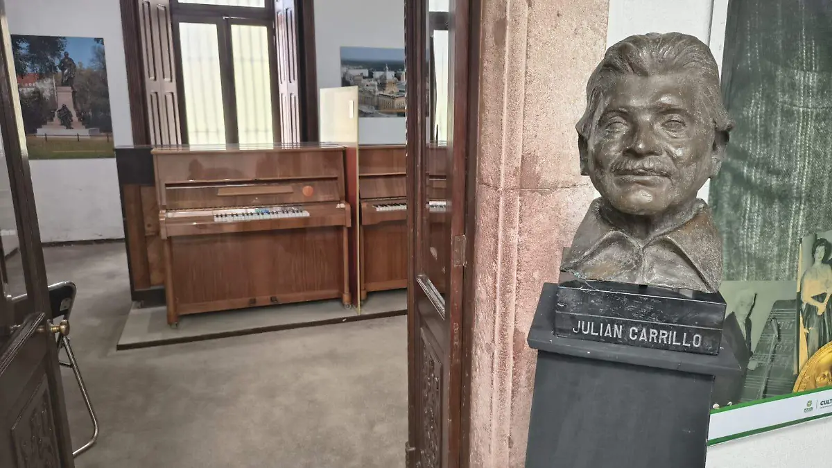 Juli&aacute;n Carrillo quiso reinventar la m&uacute;sica y termin&oacute; nominado al Nobel