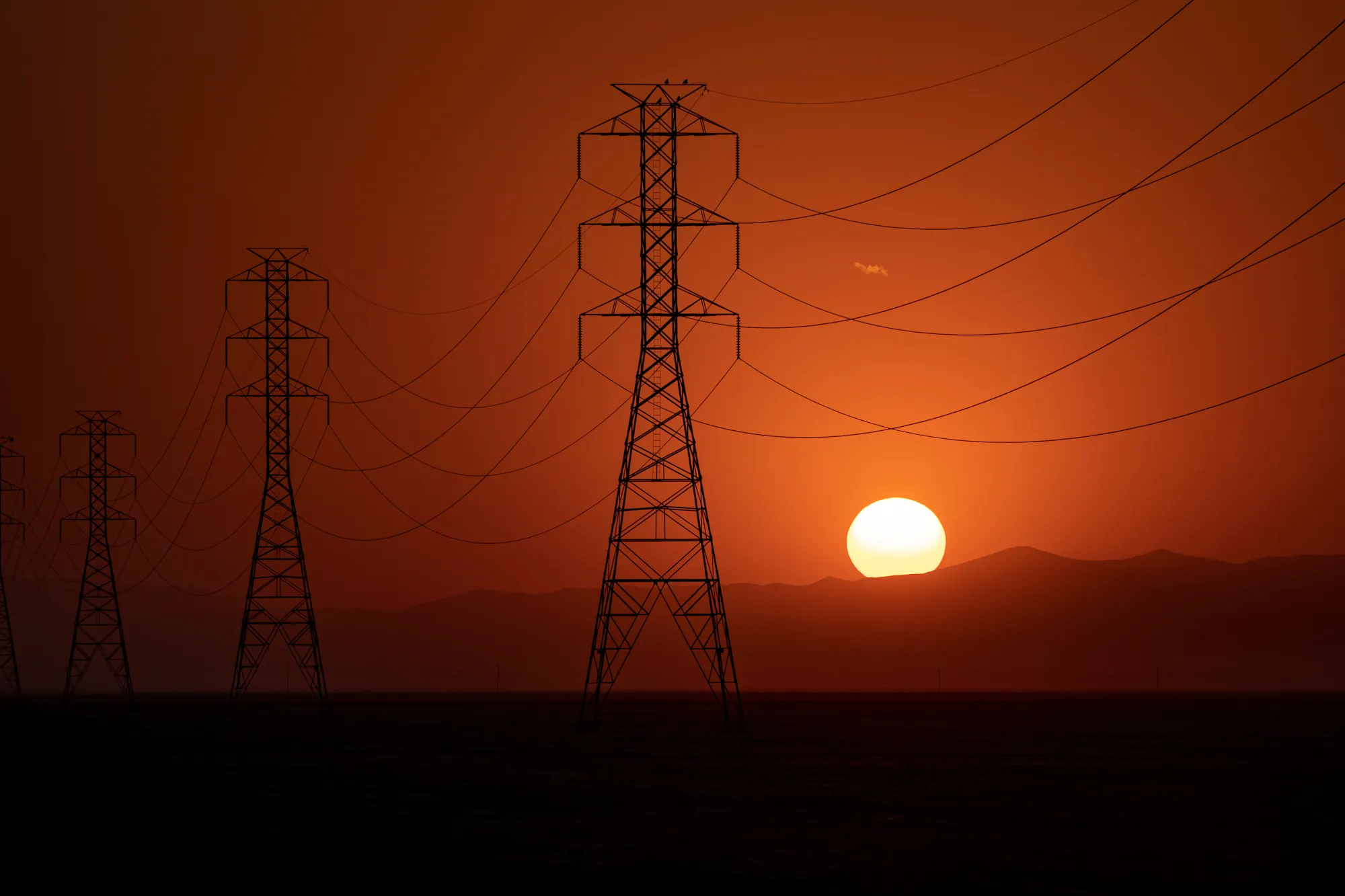 California restringe los cortes de servicios públicos mientras una peligrosa ola de calor se extiende por todo el estado California restringe los cortes de servicios públicos mientras una peligrosa ola de calor se extiende por todo el estado