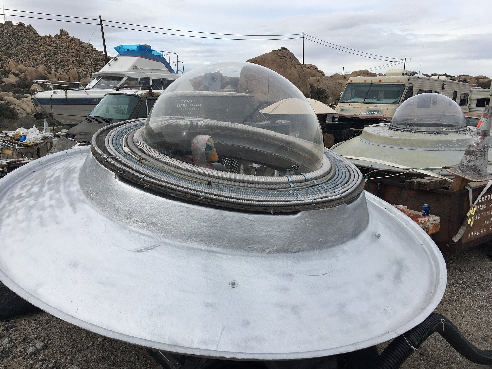 El taller de platillos voladores que desapareció del desierto de San Diego