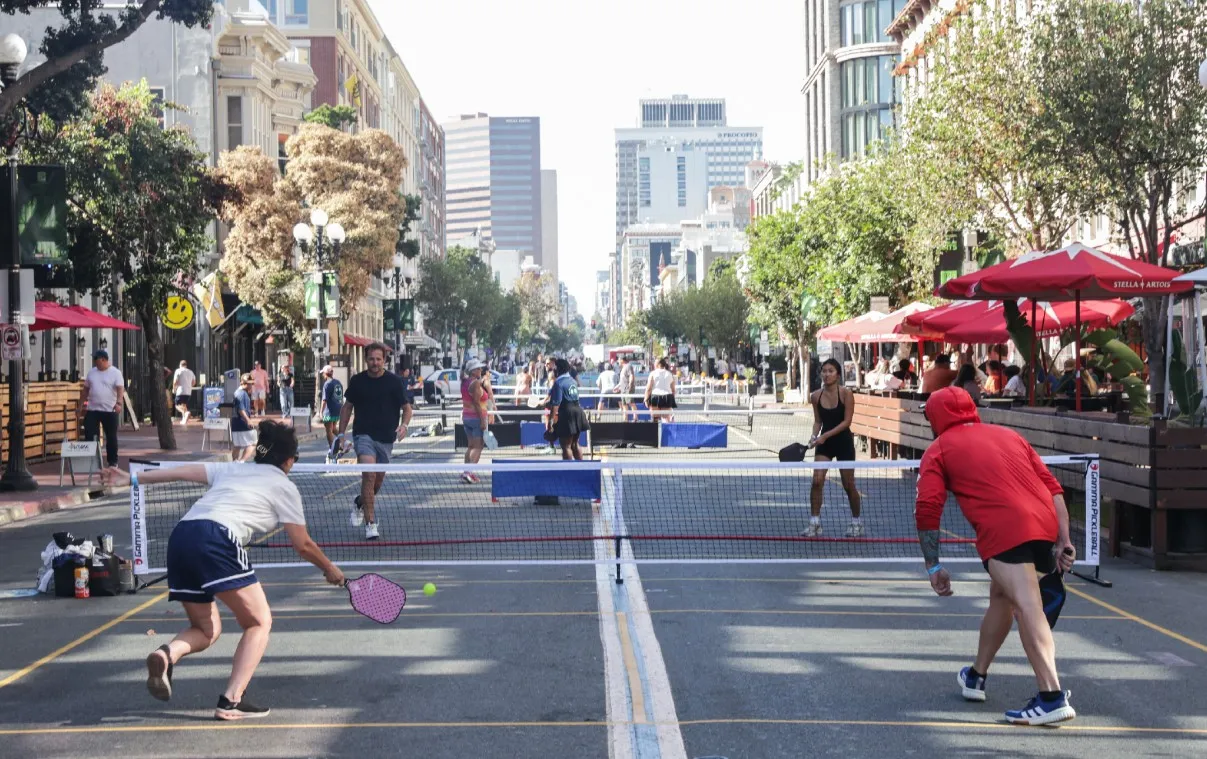 08.06.26. WhatsApp: Pickleball toma las calles del Gaslamp
