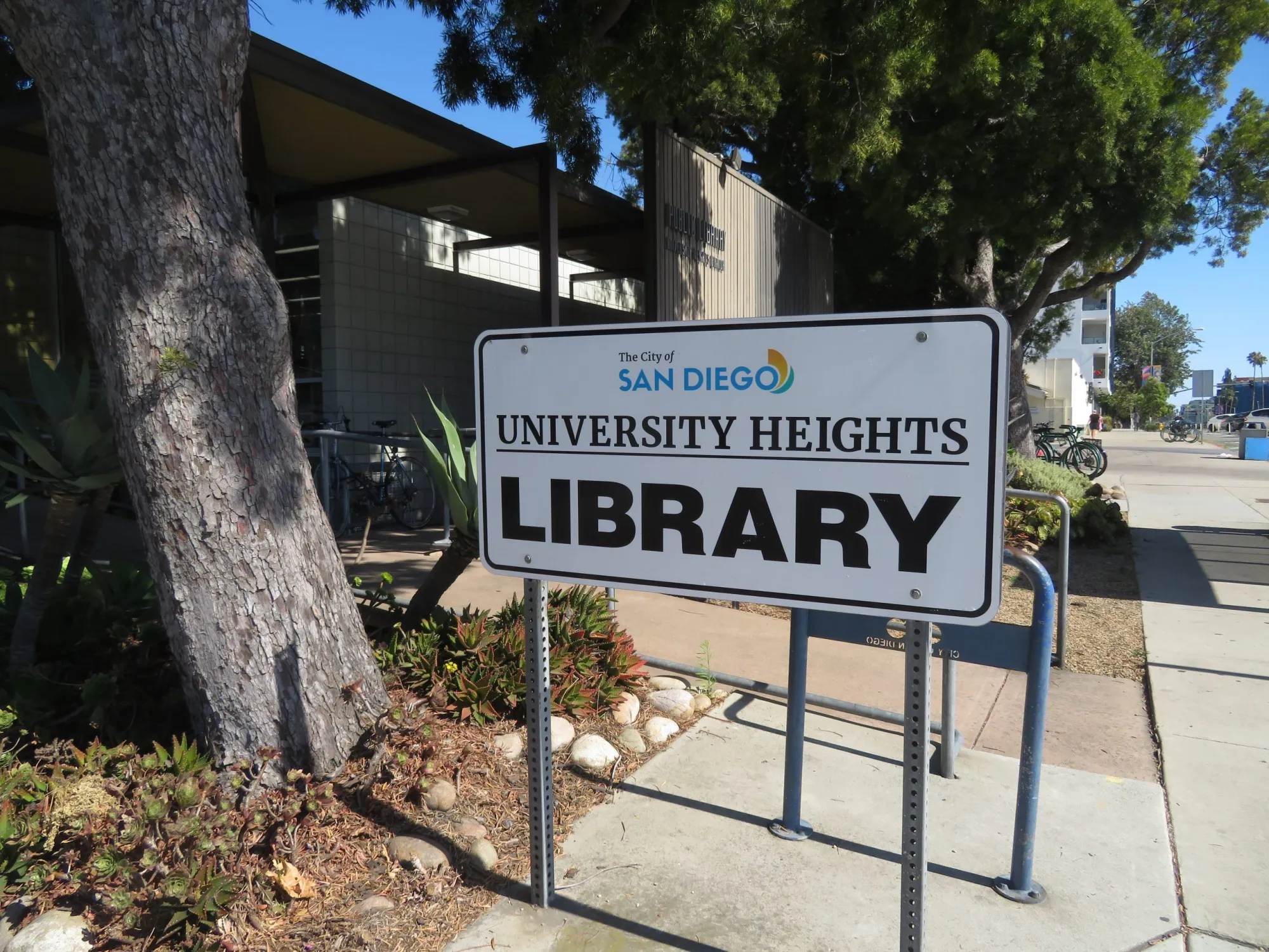 San Diego evalúa desarrollar viviendas en bibliotecas y otros terrenos municipales para enfrentar la crisis habitacional