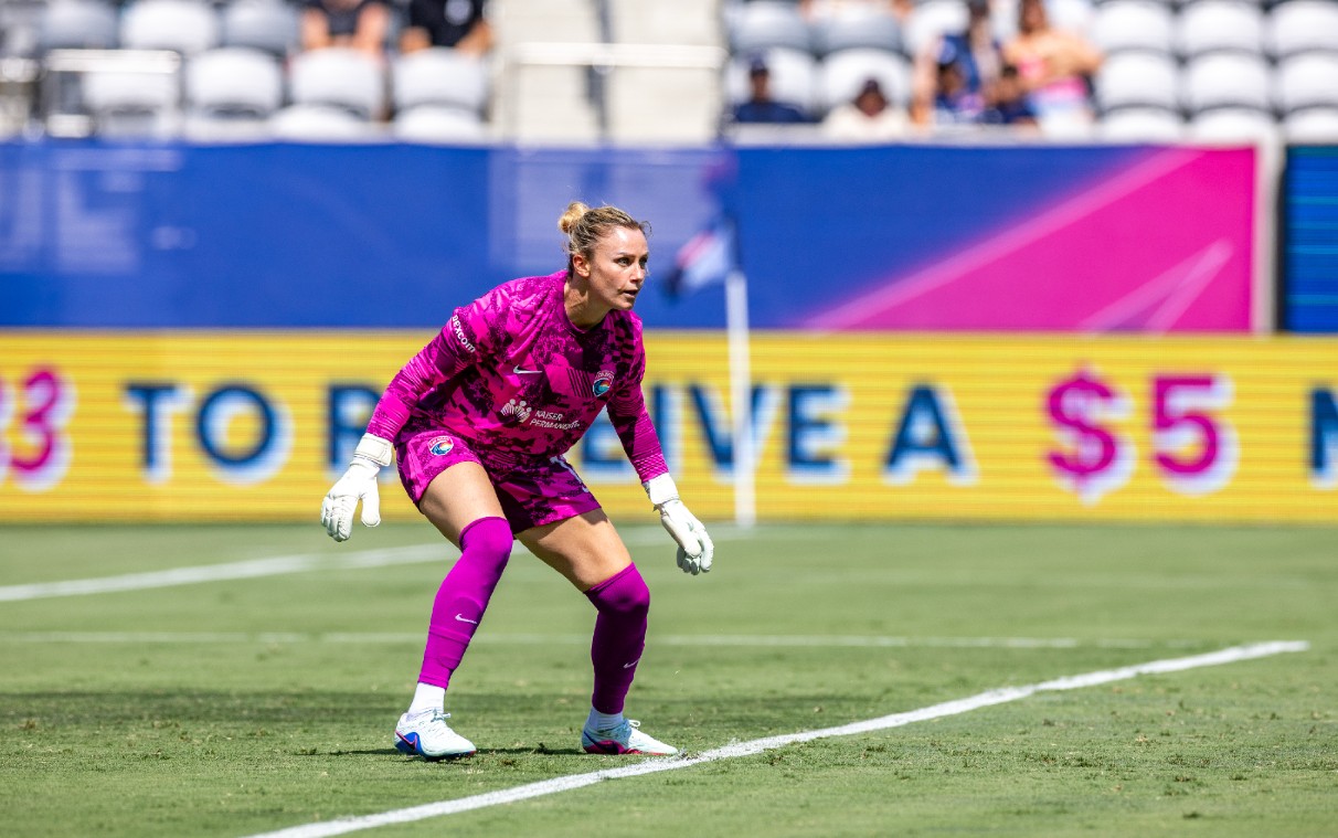Veteran goalkeeper Paños' confidence rises after debut as starter with San Diego Wave