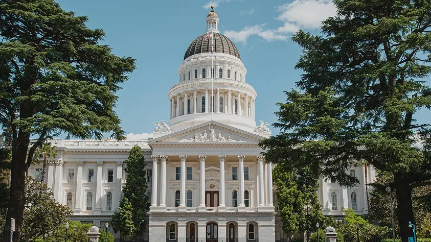California está a un paso de prohibir el matrimonio infantil